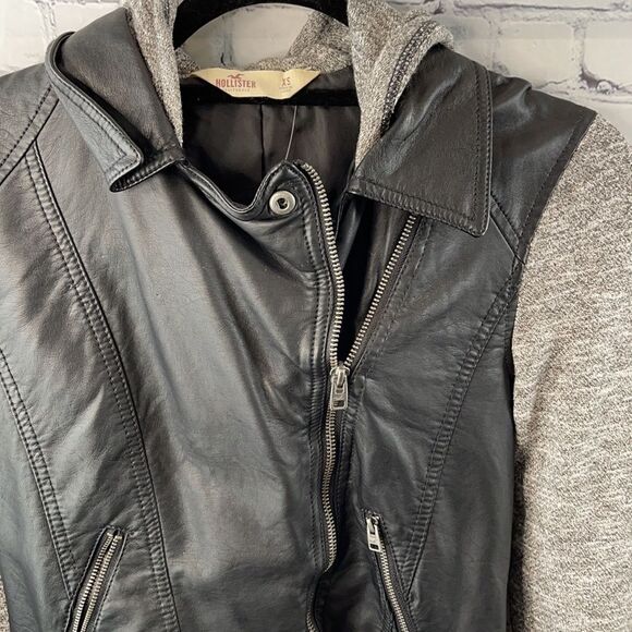 🧥 Hollister Faux Leather Jacket with Sweatshirt Sleeves - Size XS - Picture 2 of 4